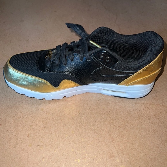 NIKE 2016 AIR MAX 1 ULTRA ESS NFL METALLIC GOLD W 8 SAFARI ANIMAL 90 - Picture 3 of 9